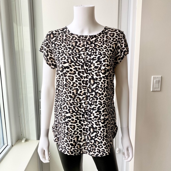 Vero Moda Tops - VERO MODA Leopard Print Short Sleeve Top